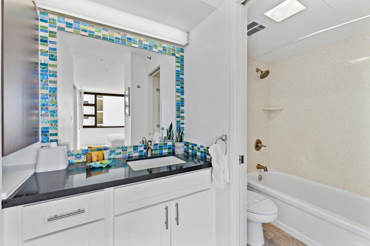 1Br With Great Ocean Views, 1 Block To Waikiki Beach Хонолулу Екстериор снимка